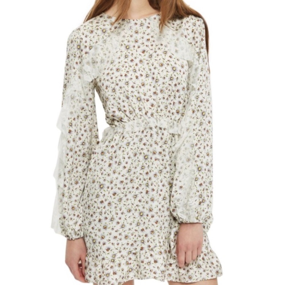 ✨Last day✨NWT Topshop Daisy Print Dress